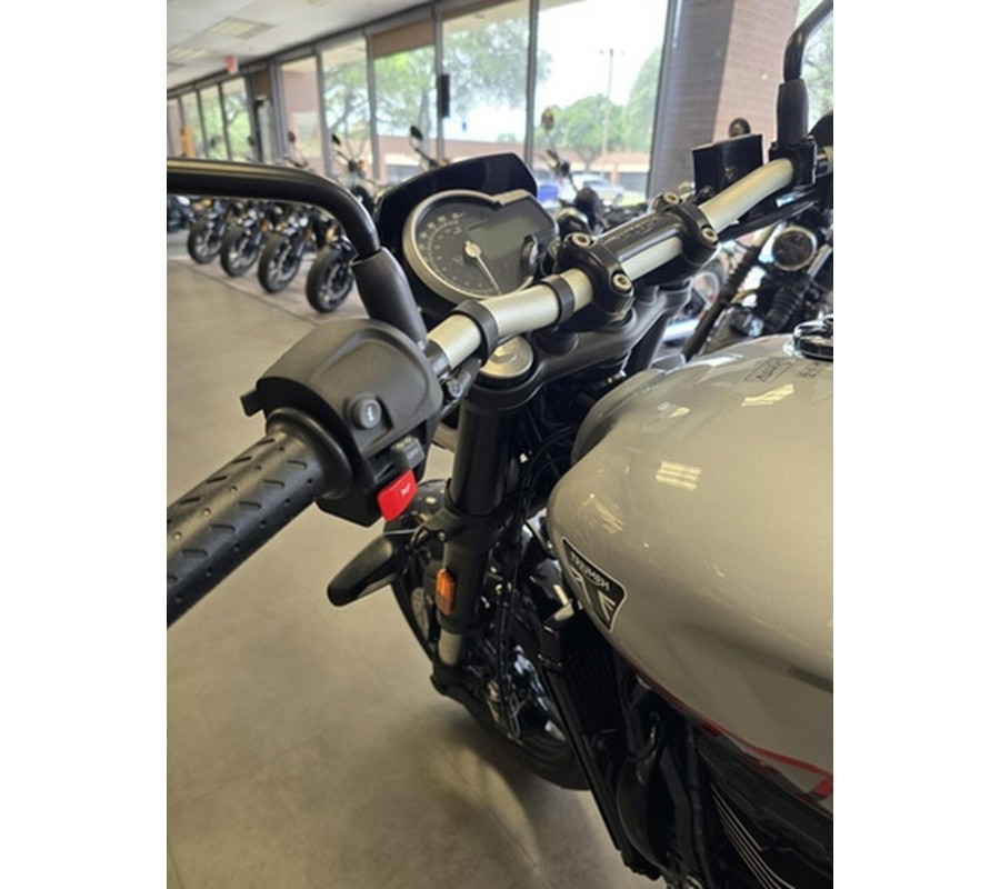 2027 Triumph Tracker 400 Black