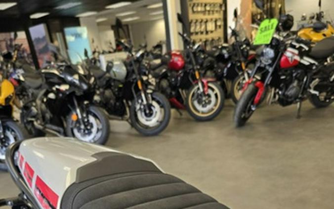 2027 Triumph Tracker 400 Black