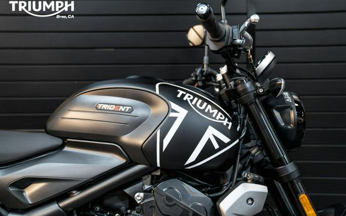 2024 Triumph Trident 660 Matte Jet Black/Matte Silver Ice