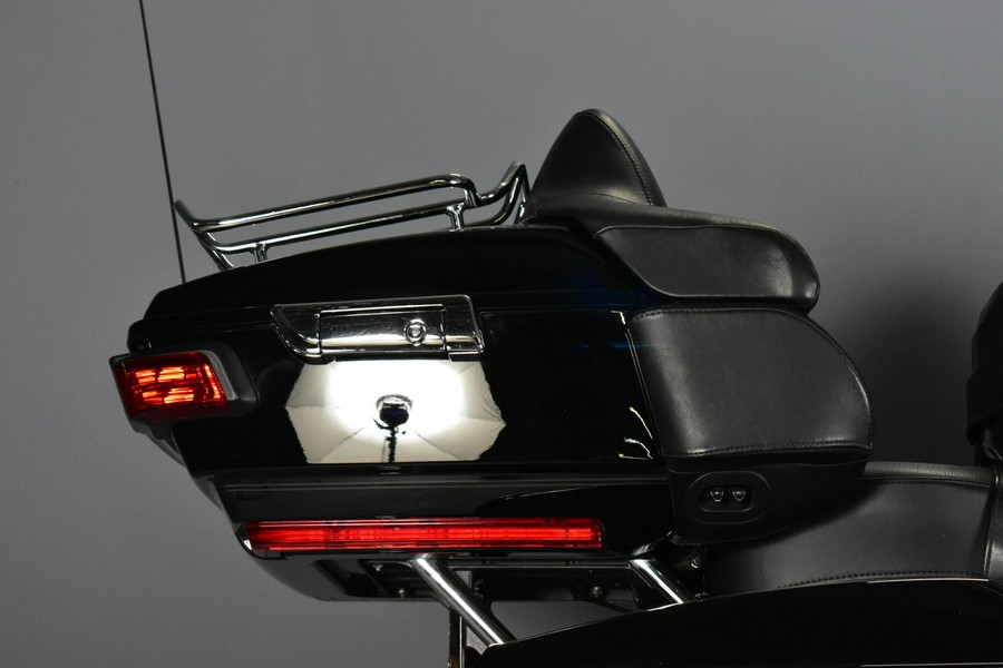2018 Harley-Davidson Road Glide Ultra Vivid Black