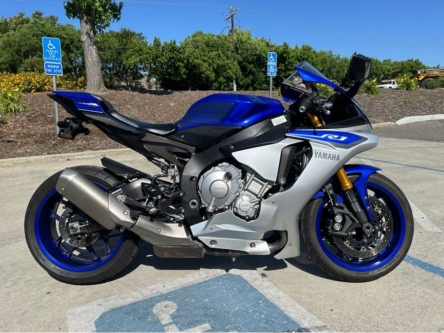 2015 Yamaha YZF-R1 CA