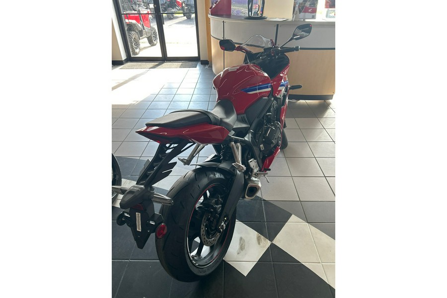 2026 CBR650R E-CLUTCH - Honda