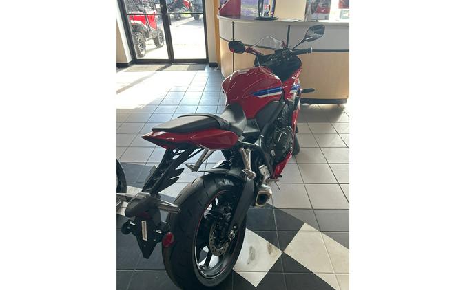 2026 CBR650R E-CLUTCH - Honda