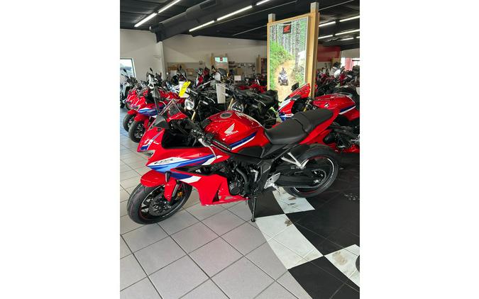 2026 CBR650R E-CLUTCH - Honda