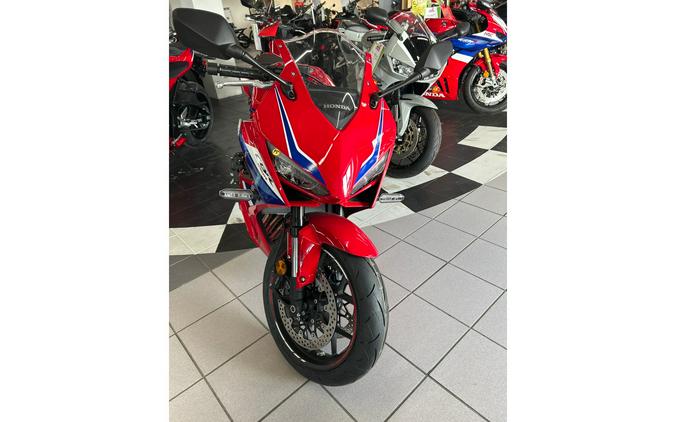 2026 CBR650R E-CLUTCH - Honda
