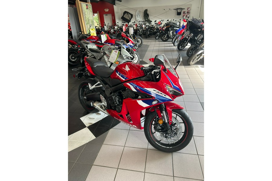 2026 CBR650R E-CLUTCH - Honda