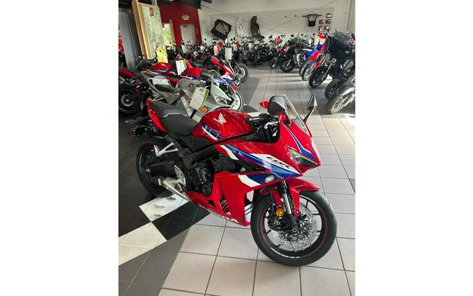 2026 CBR650R E-CLUTCH - Honda