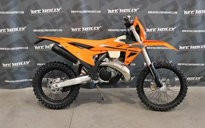 FIRST LOOK! KTM INTRODUCES 2024 KTM 300XC-W HARD-ENDURO MODEL