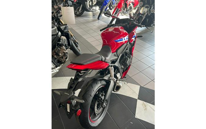 2026 CBR650R E-CLUTCH - Honda
