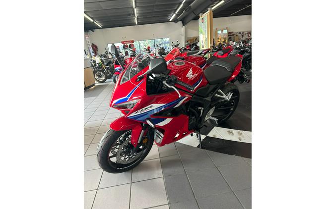 2026 CBR650R E-CLUTCH - Honda