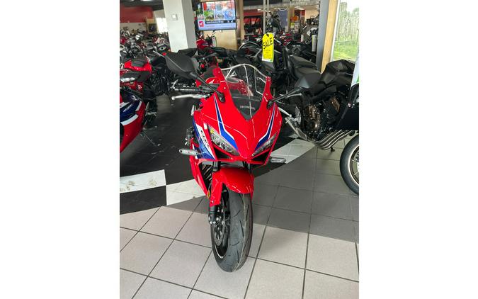 2026 CBR650R E-CLUTCH - Honda
