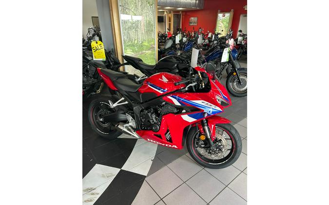 2026 CBR650R E-CLUTCH - Honda