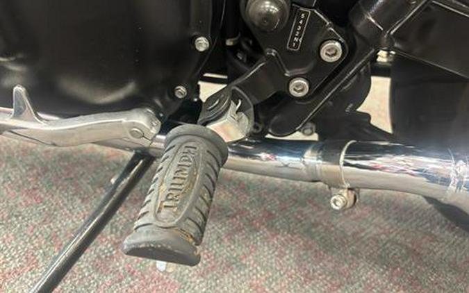2015 Triumph Bonneville T214