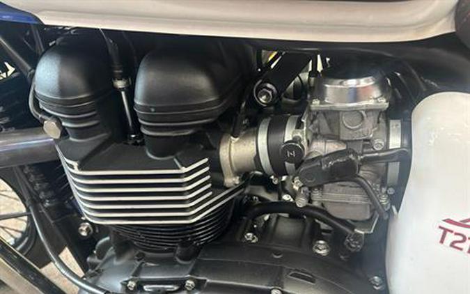 2015 Triumph Bonneville T214