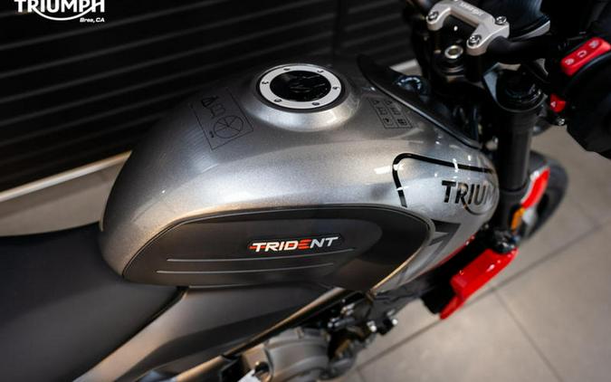 2024 Triumph Trident 660 Silver Ice/Diablo Red