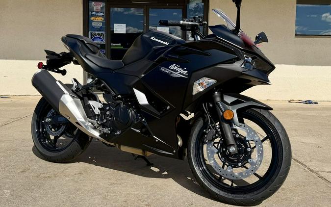 2026 Kawasaki Ninja® 500 ABS Metallic Flat Spark Black