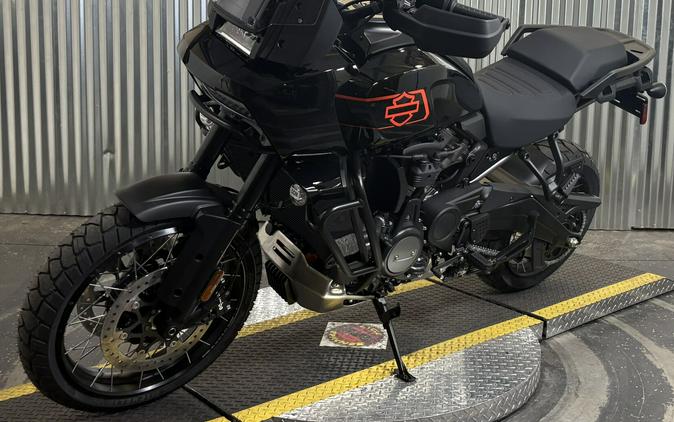 2026 Harley-Davidson Pan America 1250 Special Vivid Black Black Laced Wheels