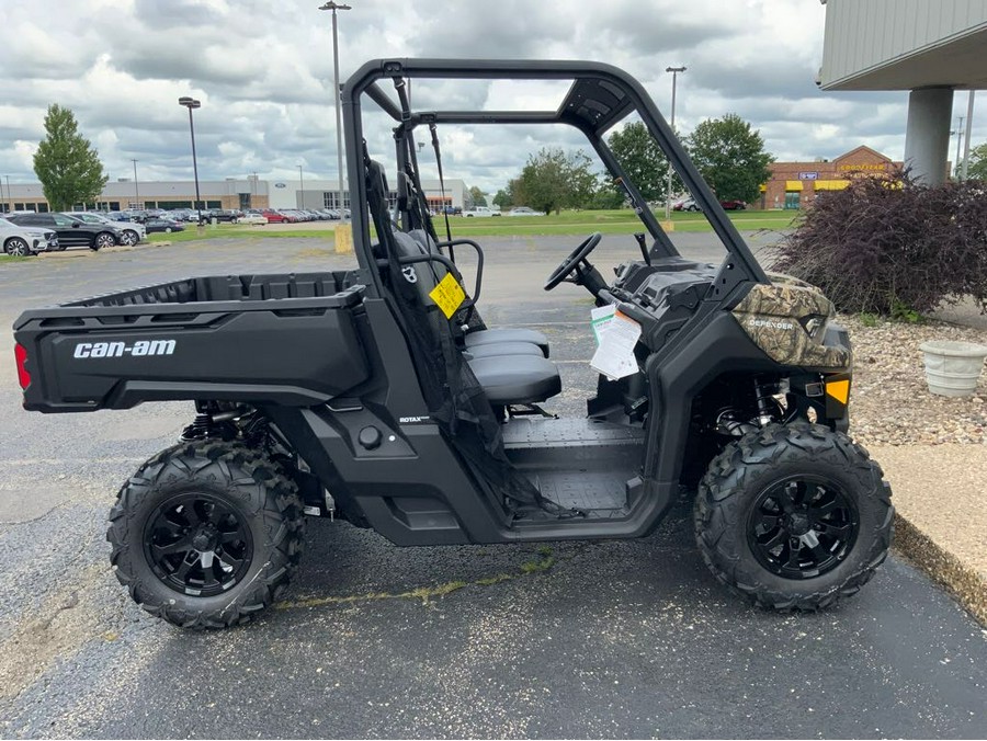 2023 Can-Am™ Defender DPS HD9