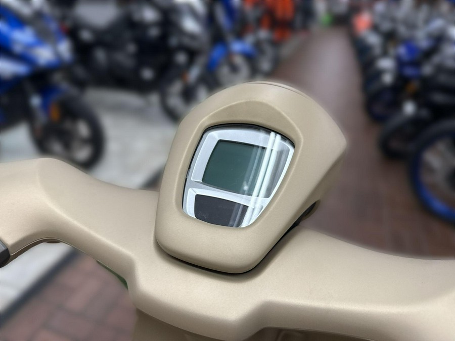 2024 Vespa 946 DRAGON 150