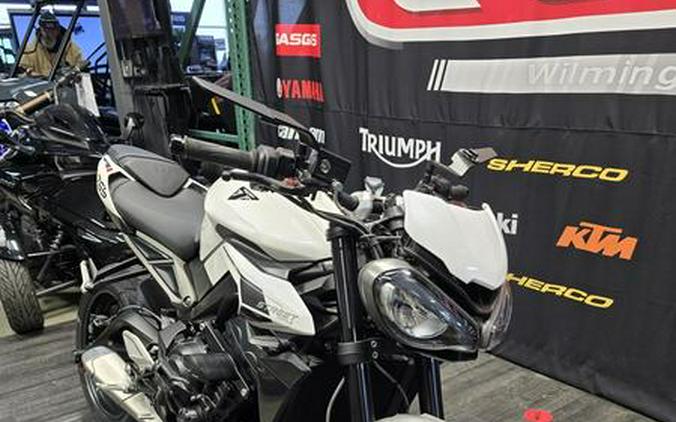 2024 Triumph STREET TRIPLE 765 R.