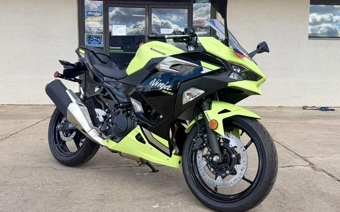 2026 Kawasaki Ninja® 500 ABS Metallic Yellowish Green/Ebony
