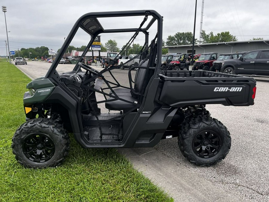 2024 Can-Am® Defender DPS HD7 Tundra Green