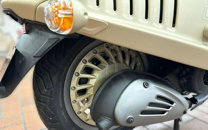 2024 Vespa 946 DRAGON 150