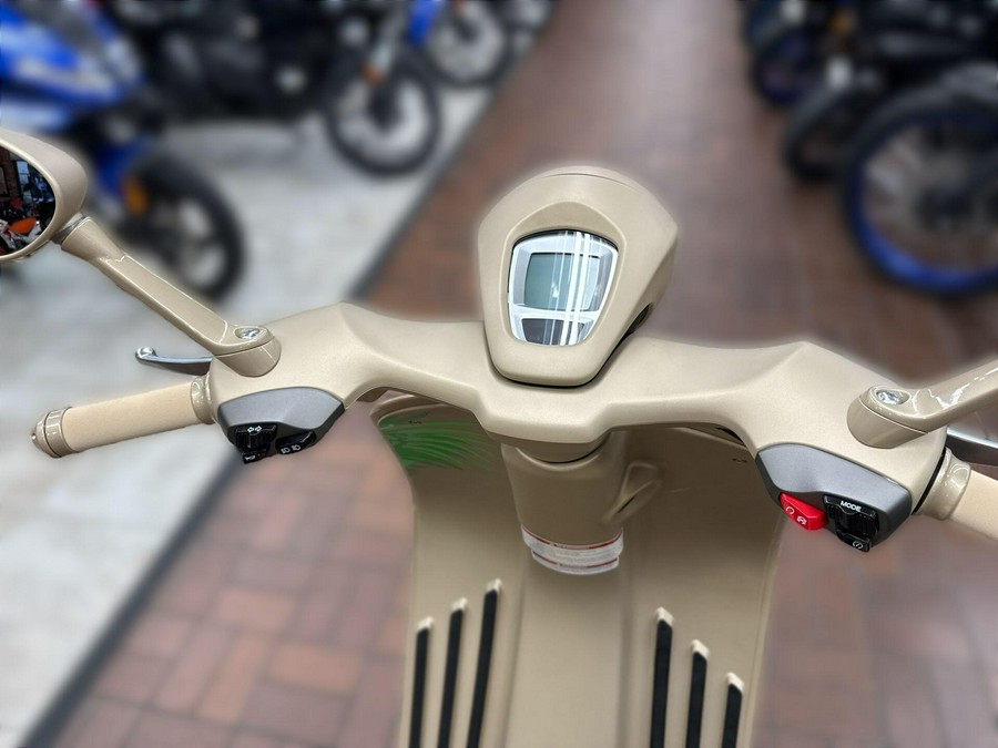 2024 Vespa 946 DRAGON 150