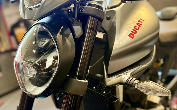 2026 Ducati MONSTER PLUS