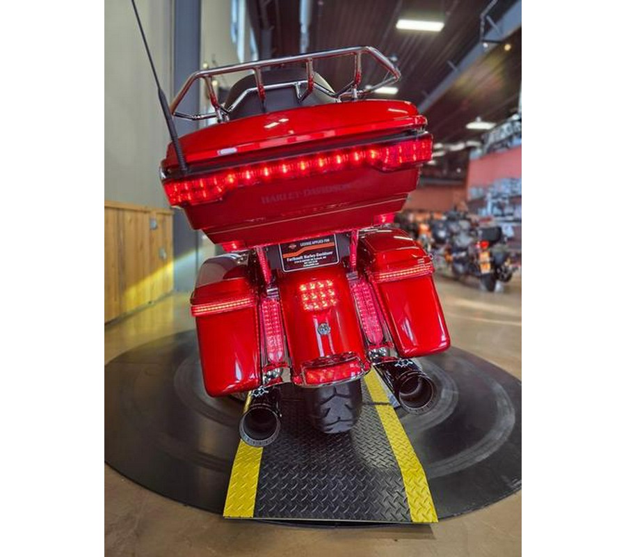 2014 Harley-Davidson® FLHTCU - Electra Glide® Ultra Classic®