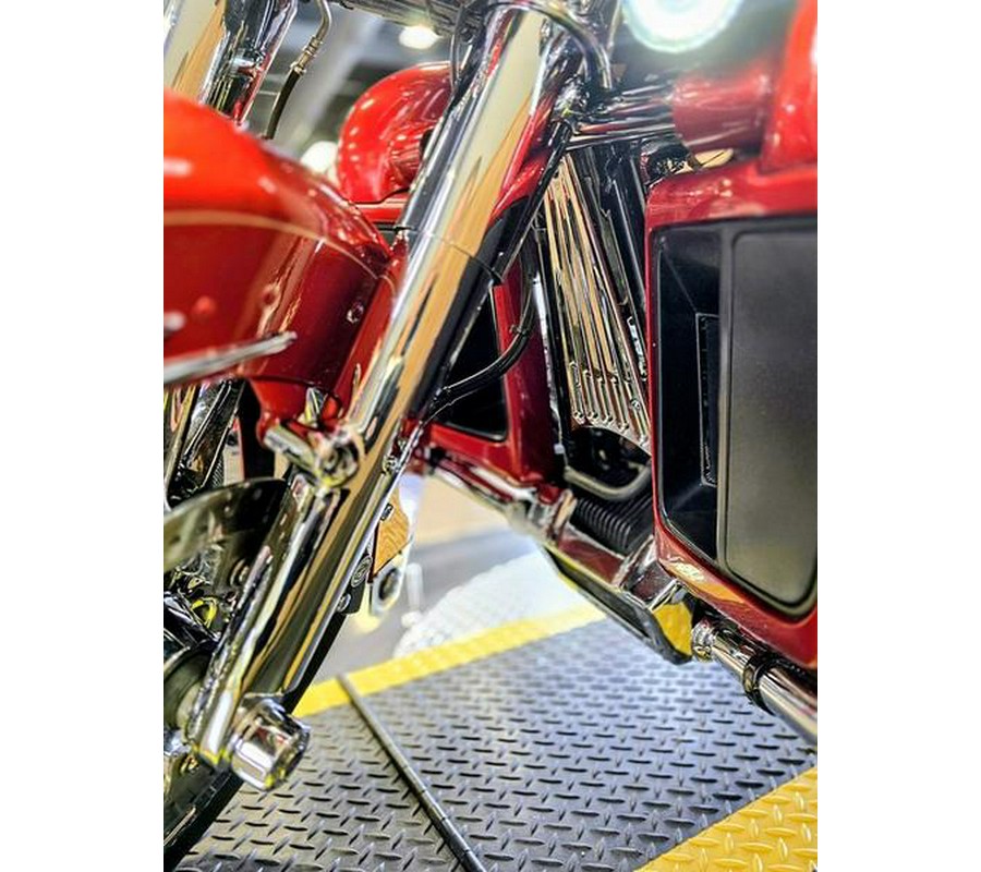 2014 Harley-Davidson® FLHTCU - Electra Glide® Ultra Classic®