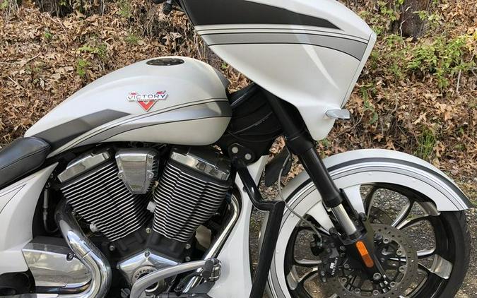 2016 Victory Motorcycles® Magnum® Suede Pearl White with Black & Silver