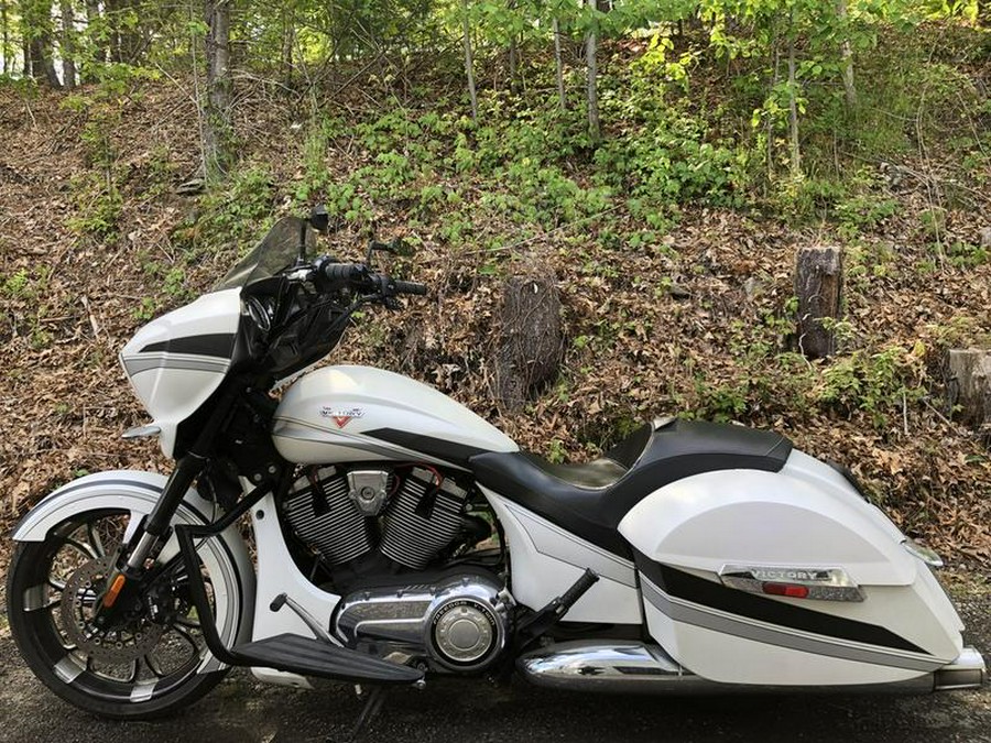 2016 Victory Motorcycles® Magnum® Suede Pearl White with Black & Silver