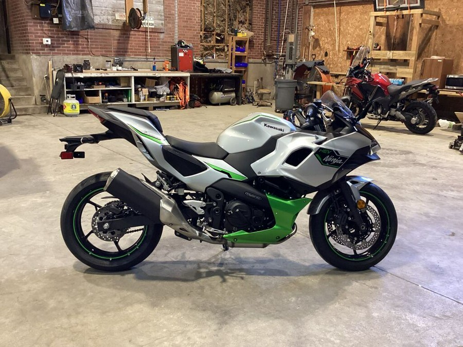 2024 Kawasaki Ninja® 7 Hybrid ABS