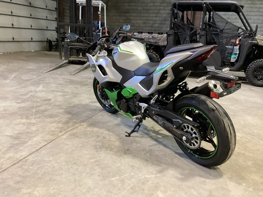 2024 Kawasaki Ninja® 7 Hybrid ABS