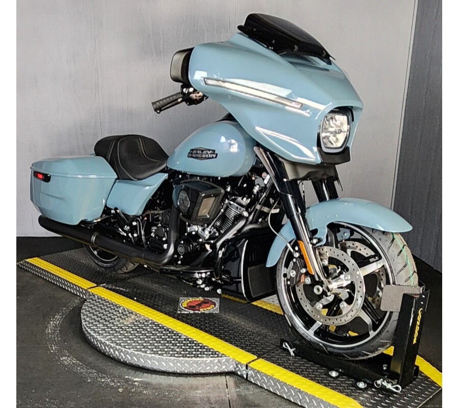 2024 Harley-Davidson Street Glide® FLHX SHARKSKIN