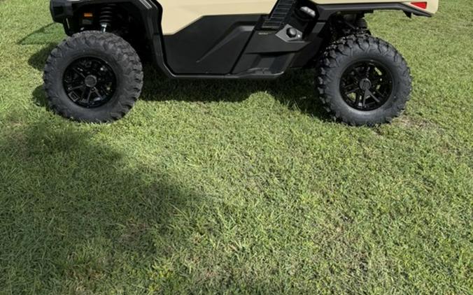 2026 Can-Am® Defender Limited HD11 Desert Tan & Carbon Black