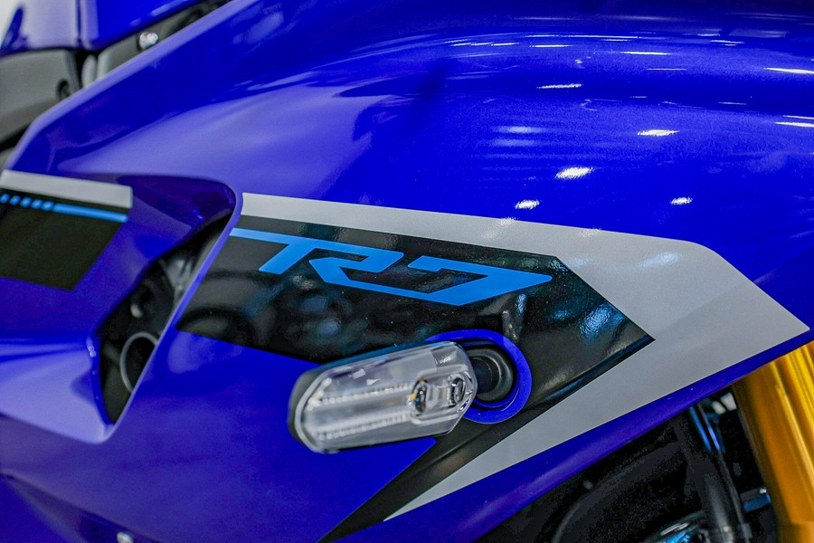 2025 YAMAHA YZFR7