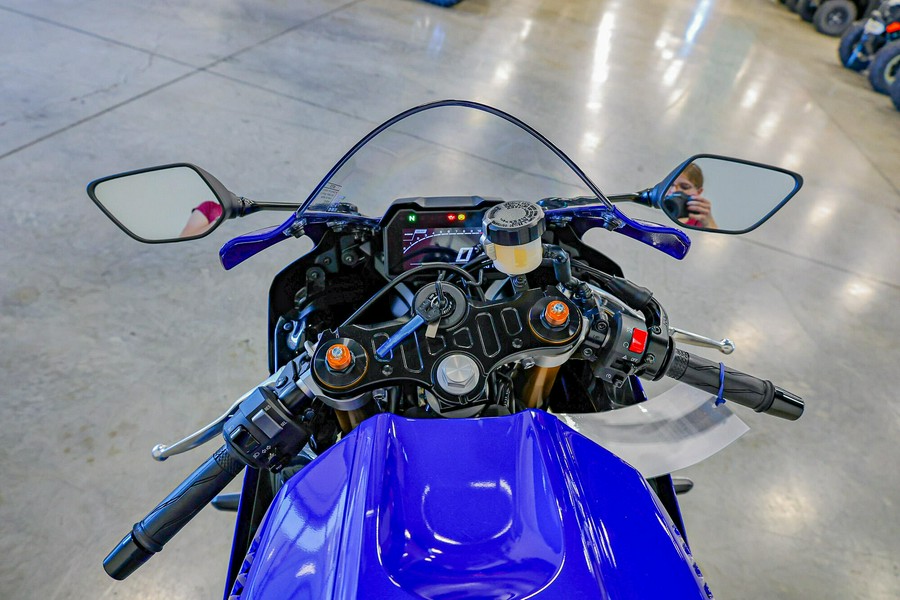 2025 YAMAHA YZFR7