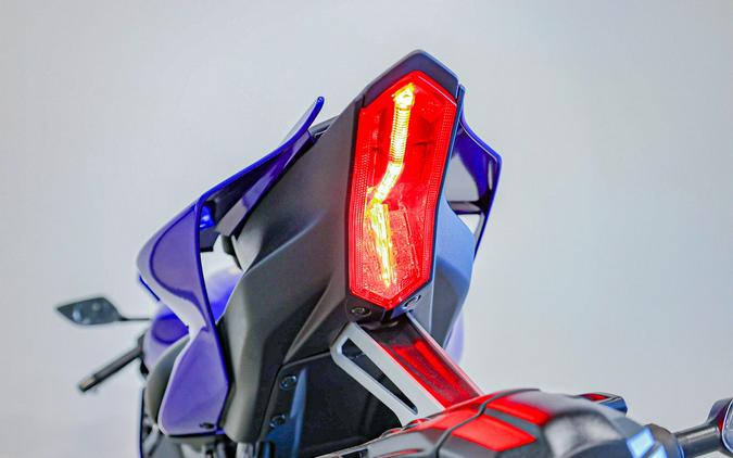2025 YAMAHA YZFR7