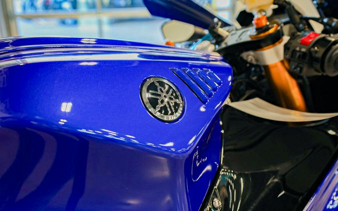 2025 YAMAHA YZFR7