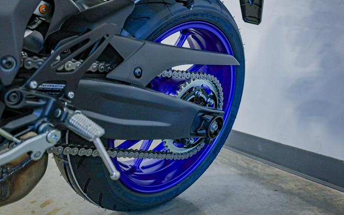 2025 YAMAHA YZFR7