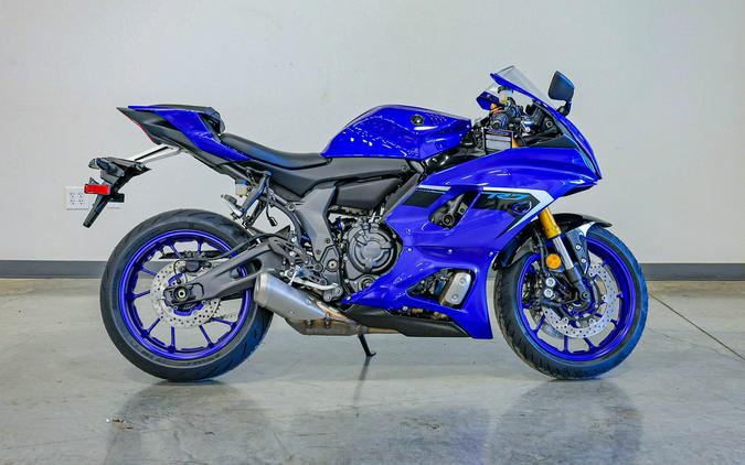 2025 YAMAHA YZFR7