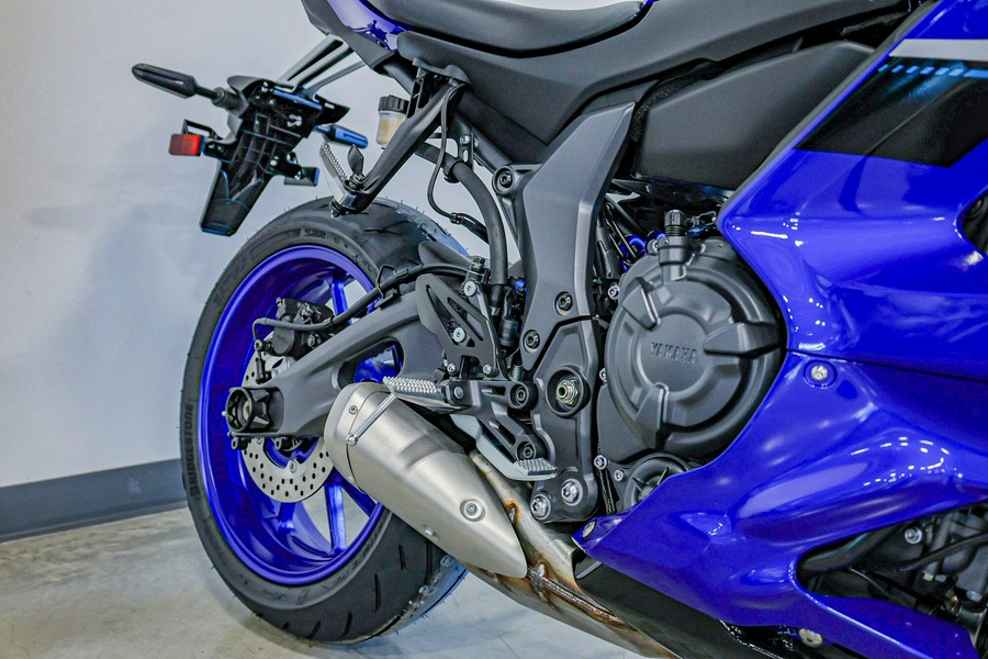 2025 YAMAHA YZFR7