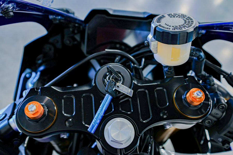 2025 YAMAHA YZFR7