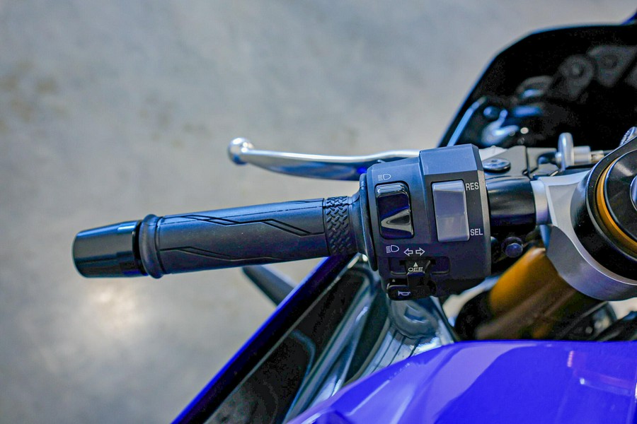 2025 YAMAHA YZFR7