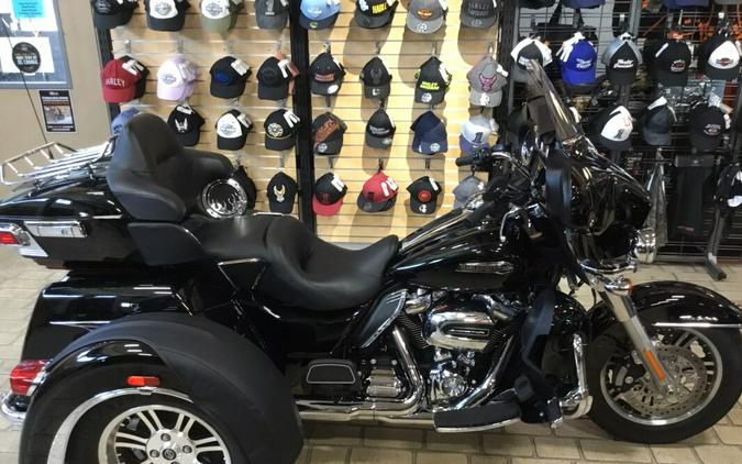 2019 Harley-Davidson Tri Glide Ultra Vivid Black- Includes 1 Year Warranty