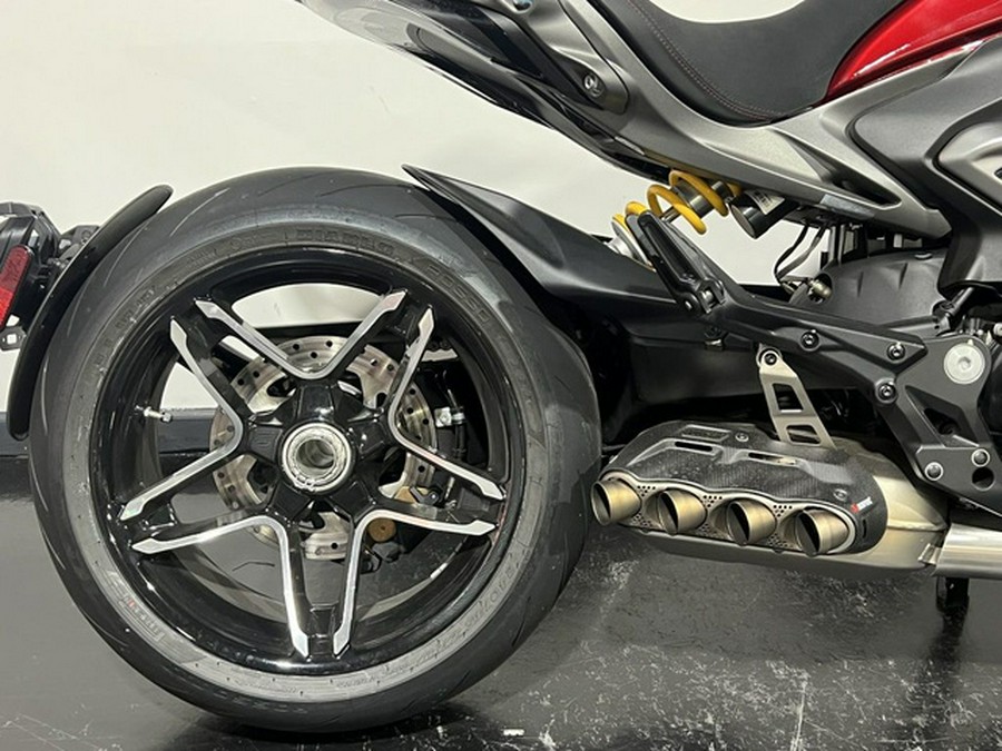 2026 Ducati XDiavel V4 Burning Red