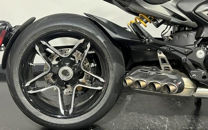 2026 Ducati XDiavel V4 Burning Red