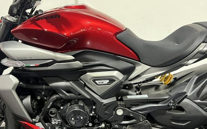 2026 Ducati XDiavel V4 Burning Red